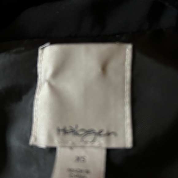 Black Sleeveless Vest - Picture 3 of 3